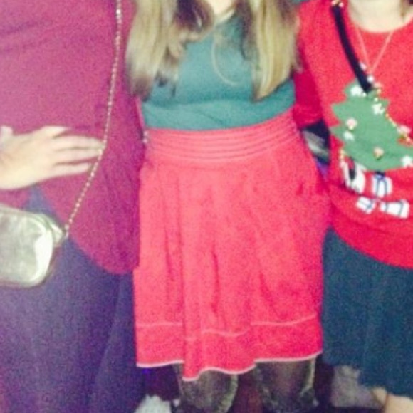 Red skirt - Picture 6 of 6